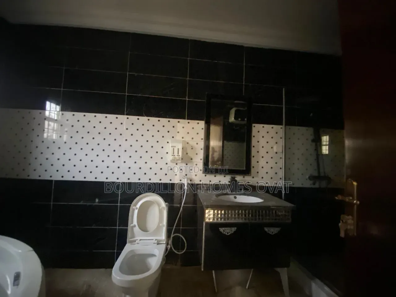 5bdrm Duplex in Lekki County Road for rent in Lekki Expressway