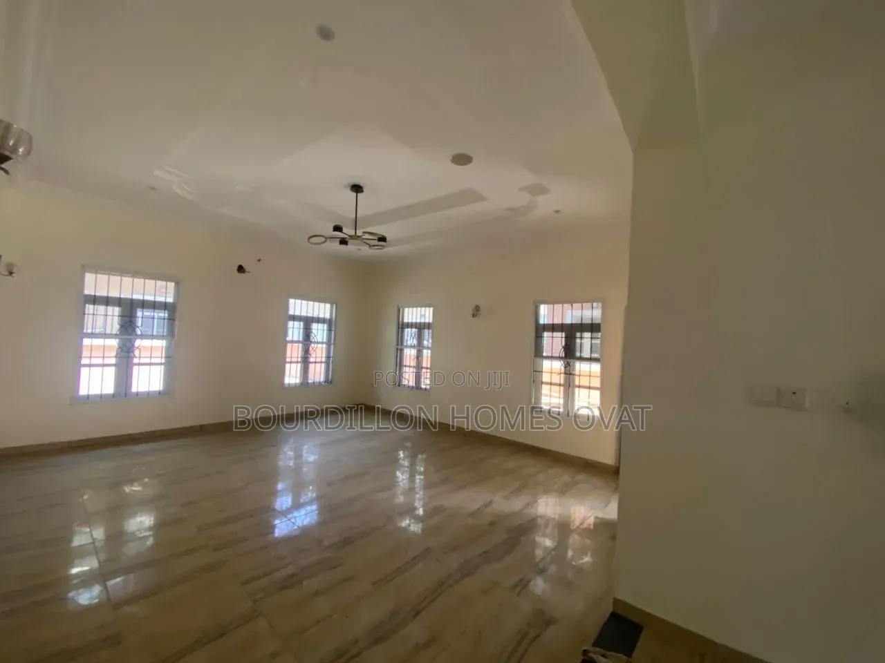 5bdrm Duplex in Lekki County Road for rent in Lekki Expressway