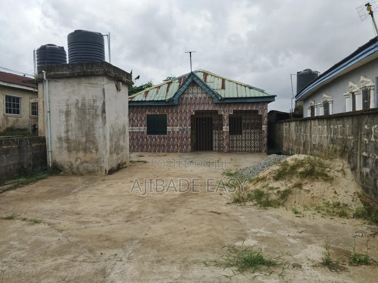 3bdrm Bungalow in Ayobo for sale in Ayobo