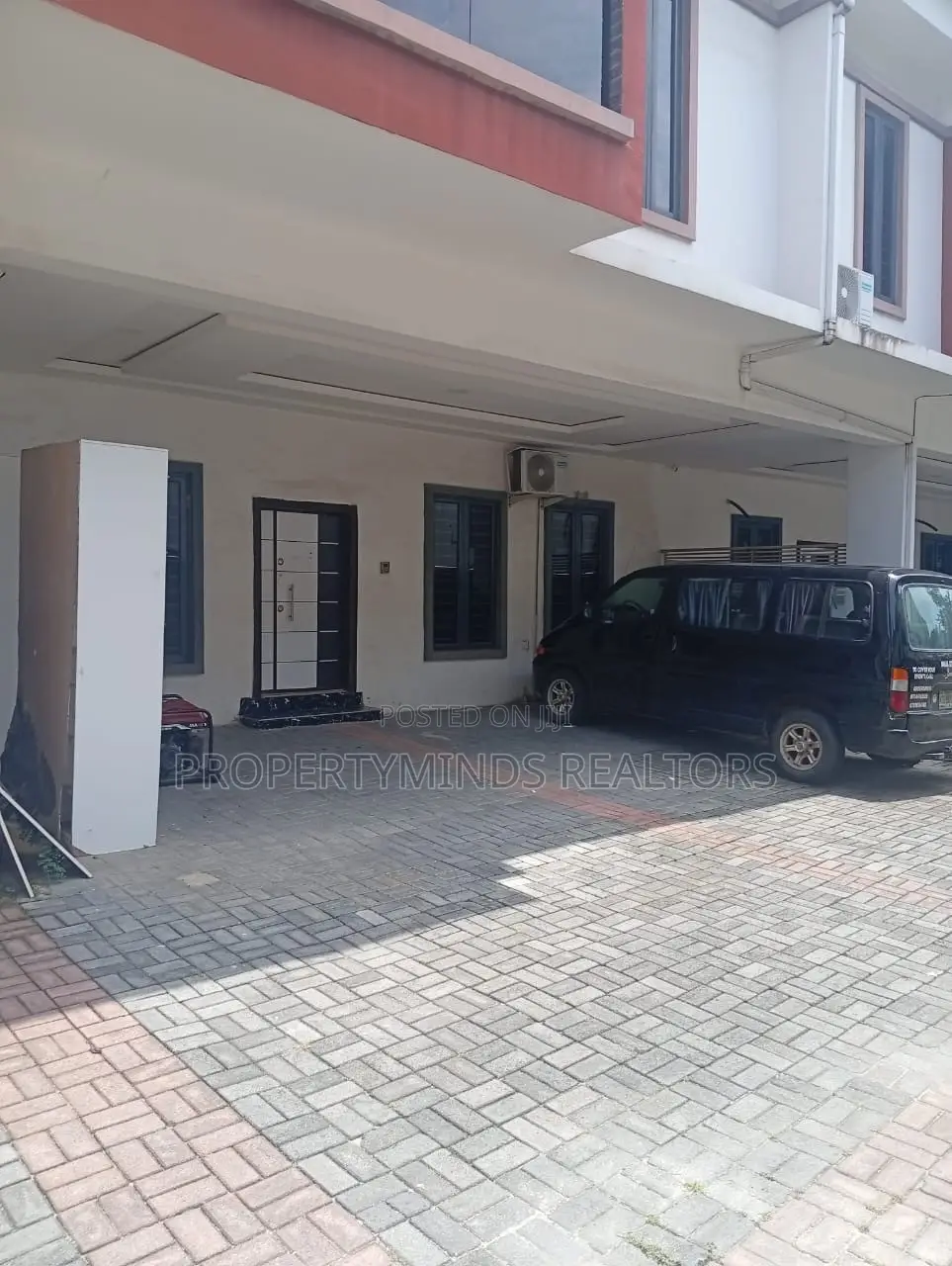 4bdrm Duplex in Chevron for sale in Chevron