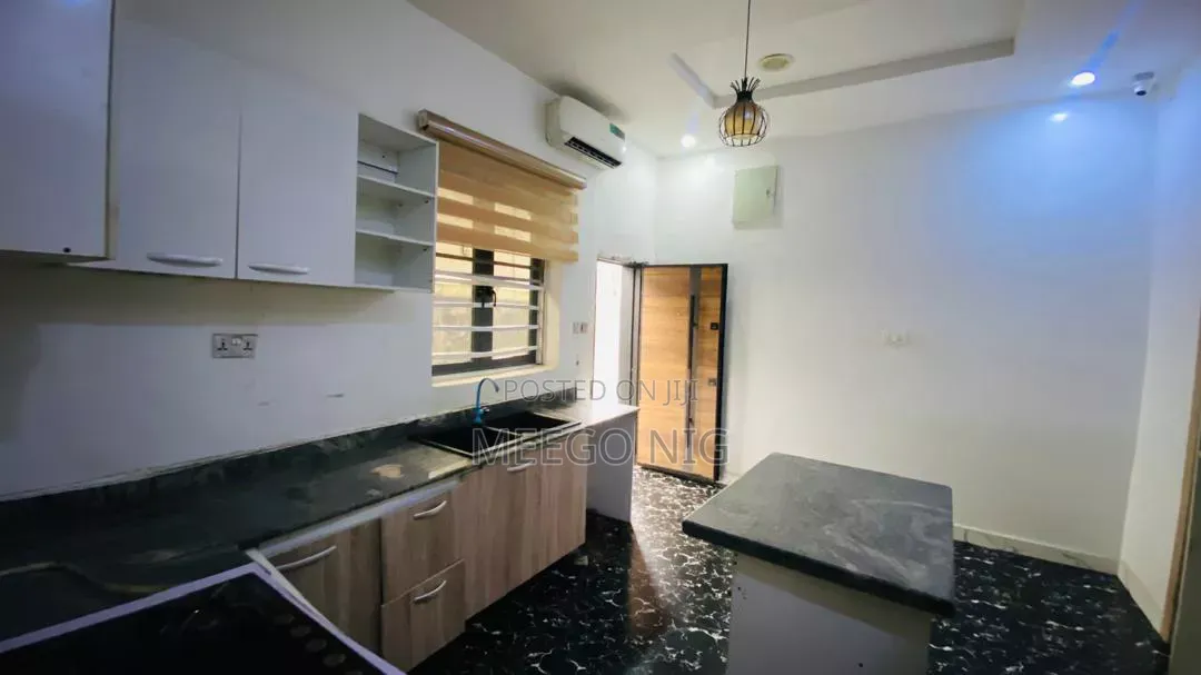 Furnished 4bdrm Duplex in Chevron for sale in Chevron