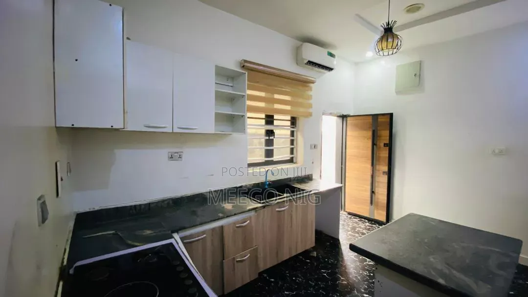 Furnished 4bdrm Duplex in Chevron for sale in Chevron