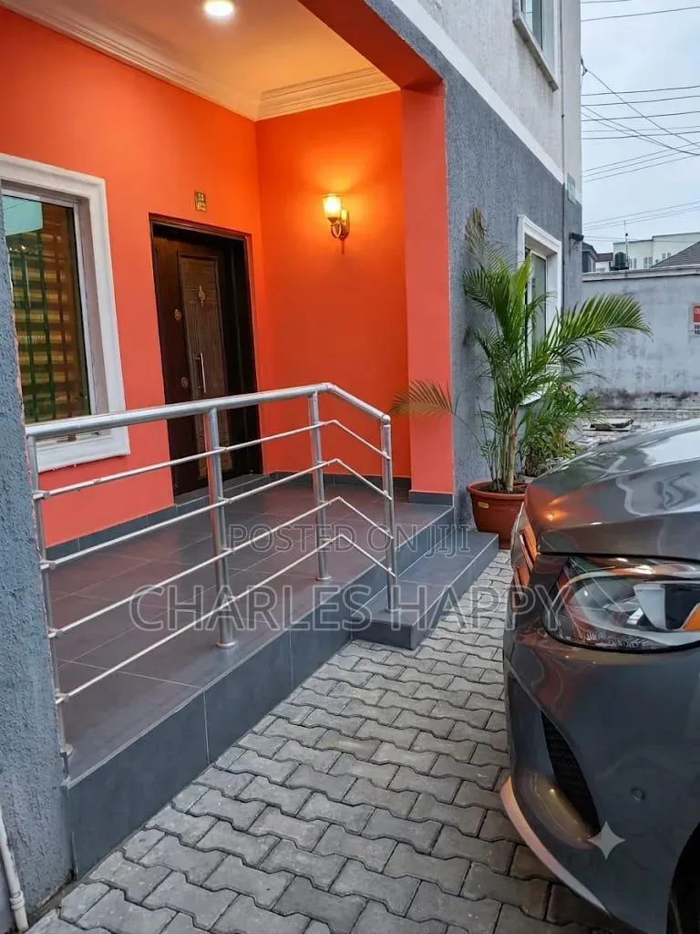 2bdrm Apartment in Enclave Estate Ikate, Lekki Phase 2 for rent in Lekki Phase 2