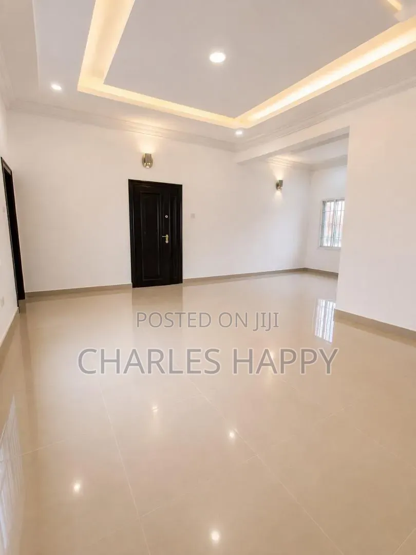 2bdrm Apartment in Enclave Estate Ikate, Lekki Phase 2 for rent in Lekki Phase 2