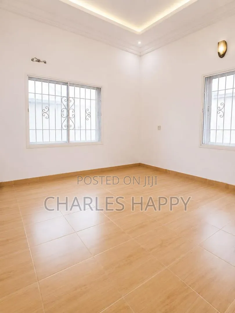 2bdrm Apartment in Enclave Estate Ikate, Lekki Phase 2 for rent in Lekki Phase 2