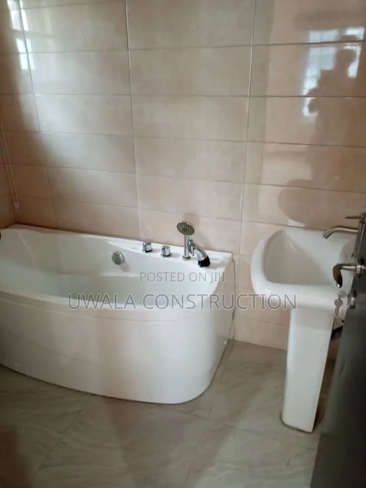 4bdrm Duplex in FHA for sale in FHA