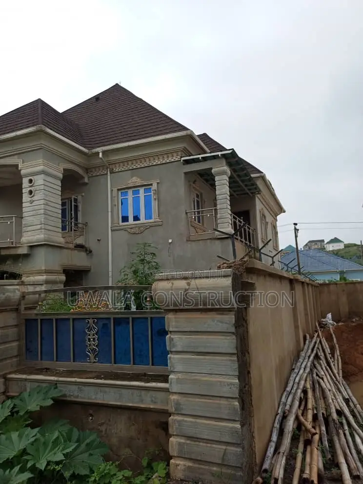 5bdrm Duplex in FHA for sale in FHA