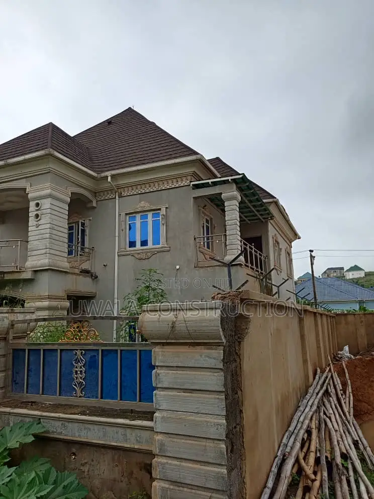5bdrm Duplex in FHA for sale in FHA