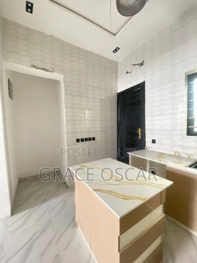 3bdrm Duplex in Ikota for sale in Ikota