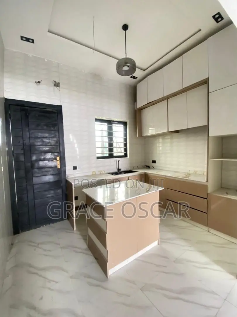 3bdrm Duplex in Ikota for sale in Ikota