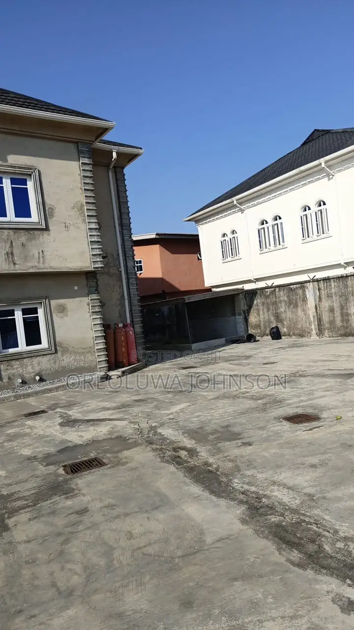 2bdrm Block of Flats in Iseri Olofin for sale in Iseri Olofin