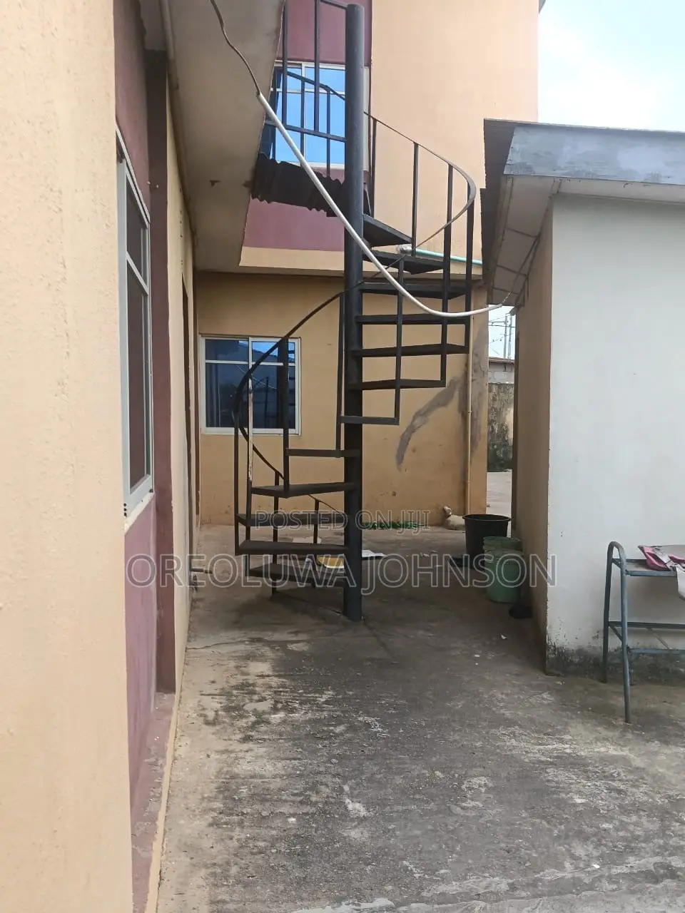 3bdrm Block of Flats in Iseri Olofin for sale in Iseri Olofin