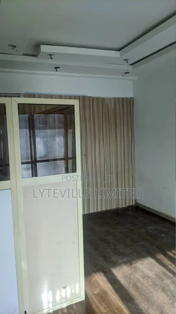 Office Space 20sqm in Utako