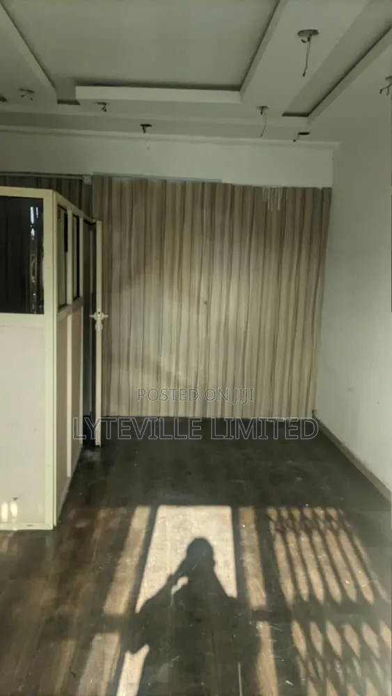 Office Space 20sqm in Utako
