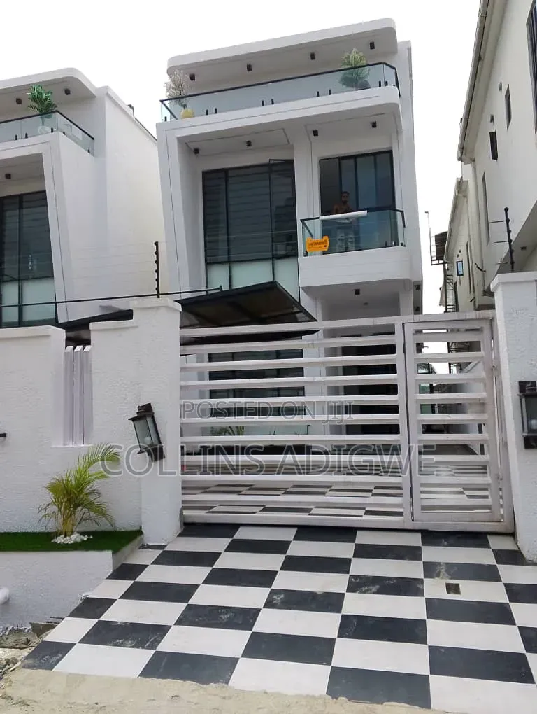 5bdrm Duplex in Behind Blenco for sale in Sangotedo