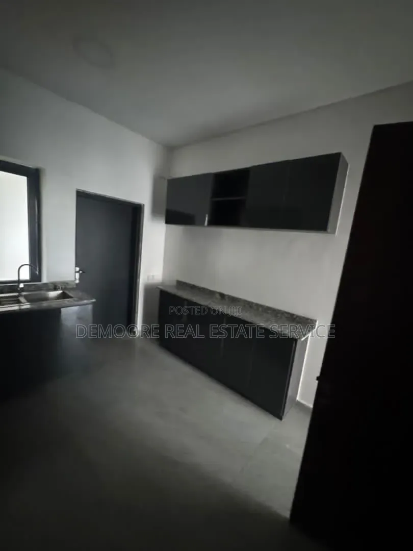 4bdrm Duplex in Lekki Phase 1 for sale in Lekki Phase 1