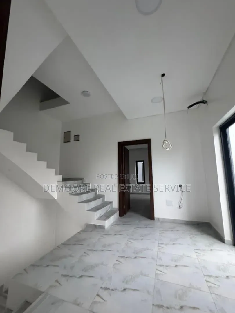4bdrm Duplex in Lekki Phase 1 for sale in Lekki Phase 1