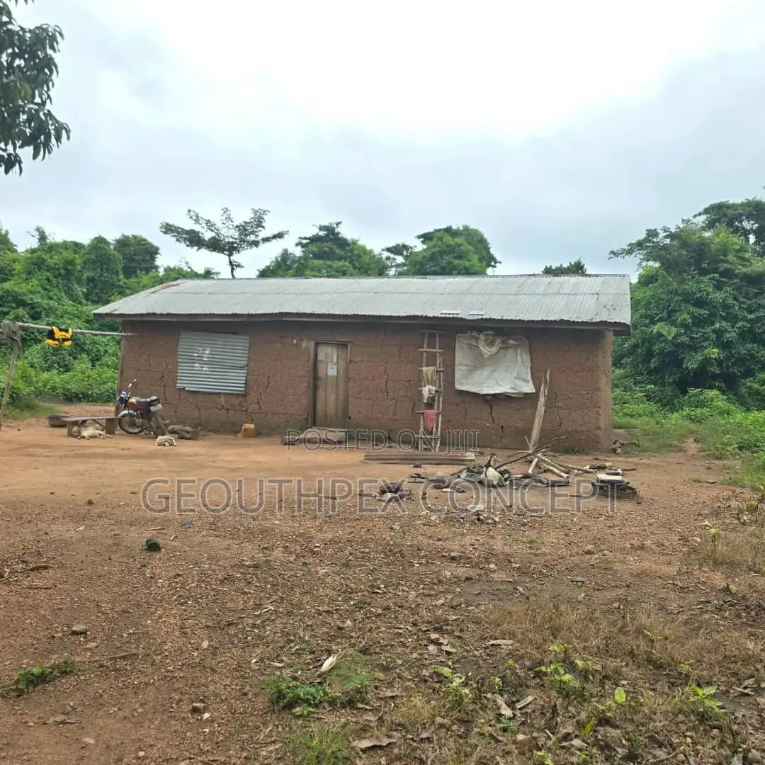 10 Acres of Land With 2 Bedroom Bungalow at Moniya, Ibadan in Moniya