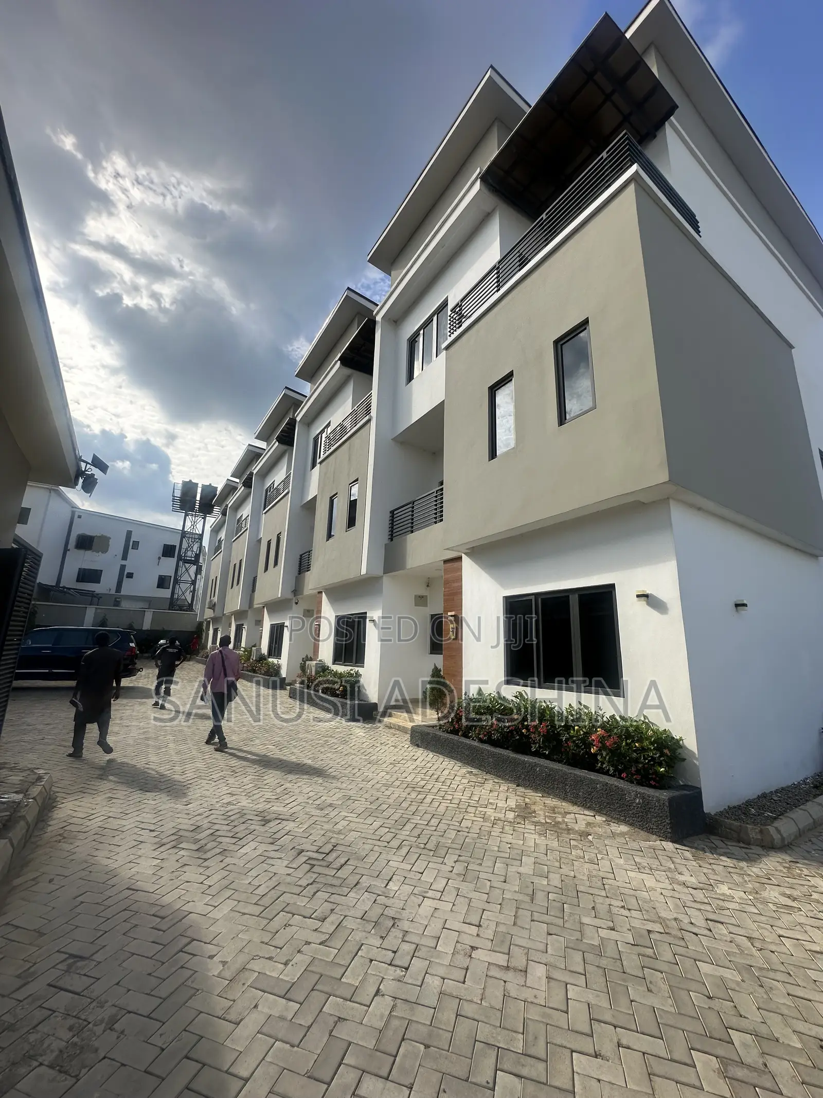 4bdrm Duplex in Jahi Gilmore,Close for sale in Jahi