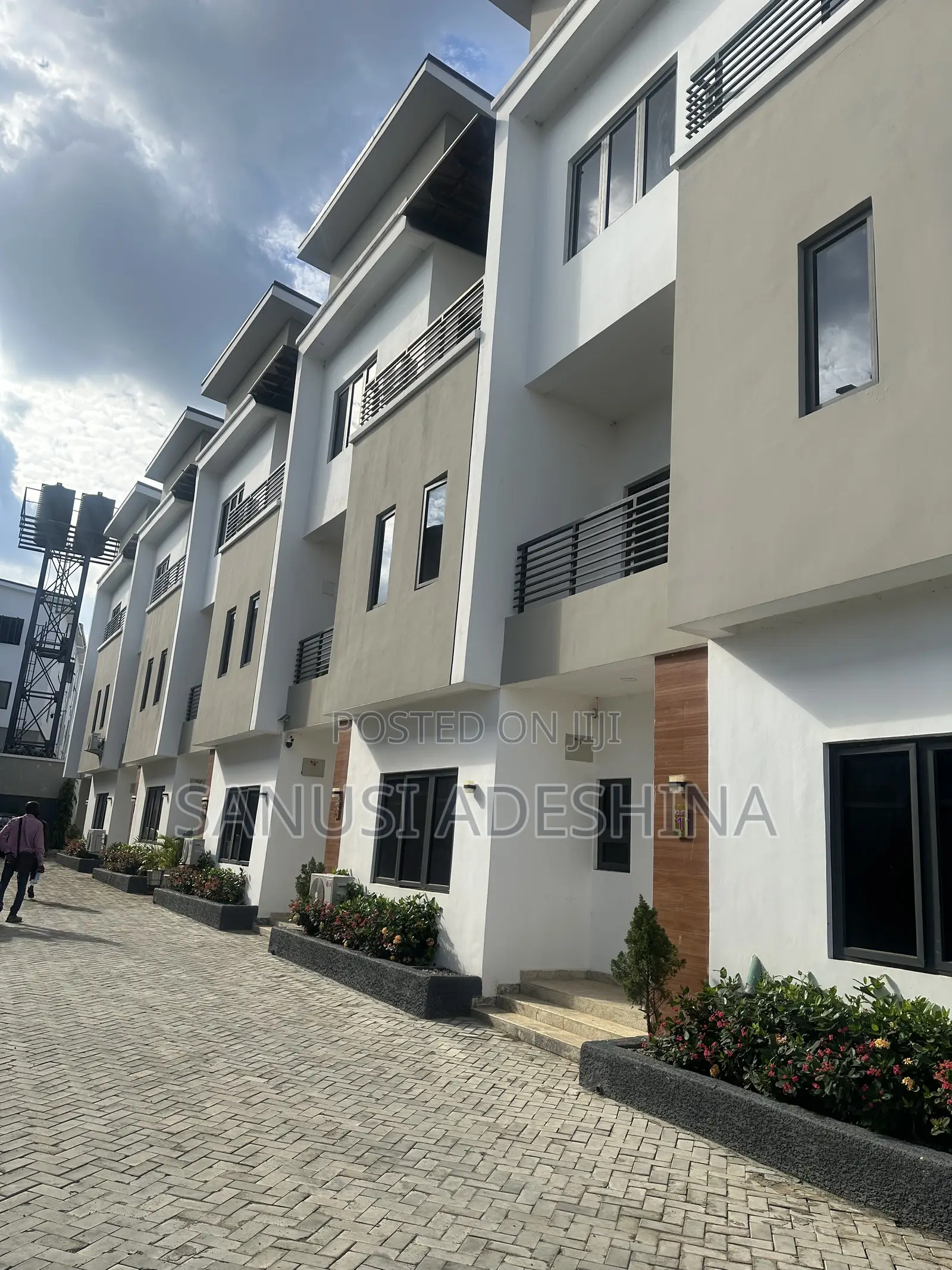 4bdrm Duplex in Jahi Gilmore,Close for sale in Jahi