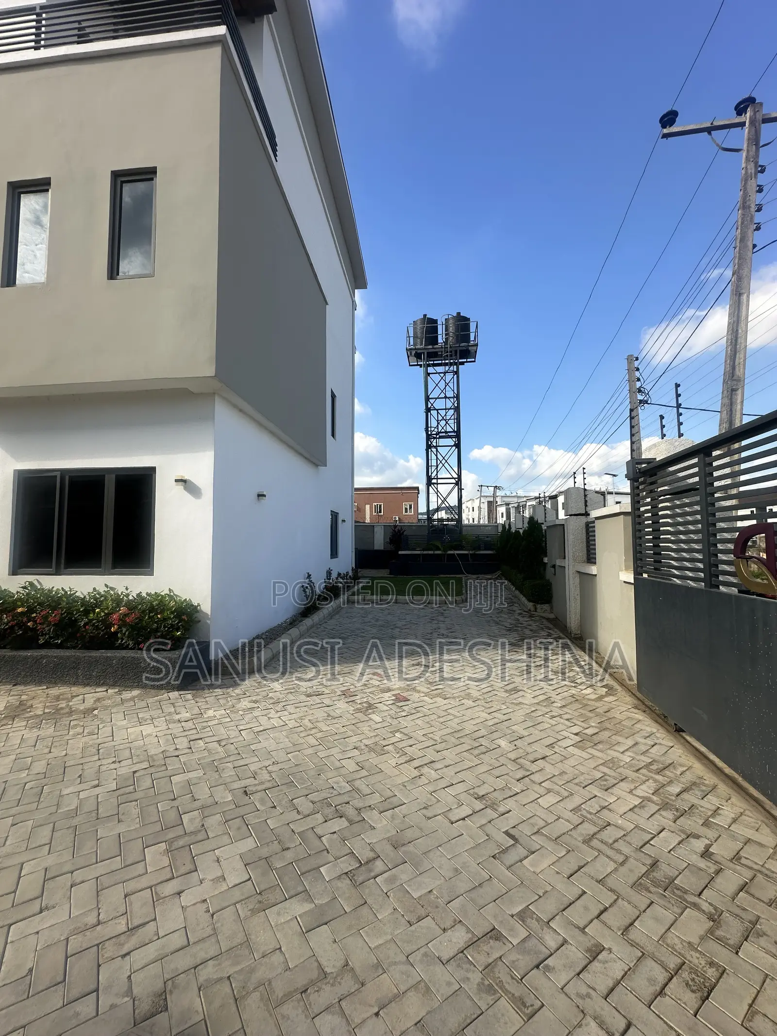 4bdrm Duplex in Jahi Gilmore,Close for sale in Jahi