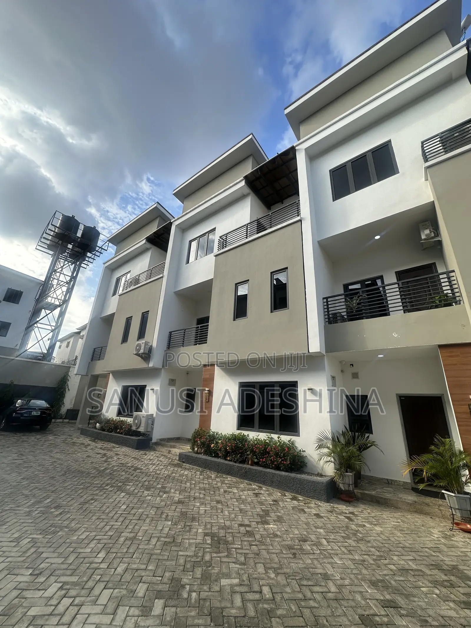 4bdrm Duplex in Jahi Gilmore,Close for sale in Jahi