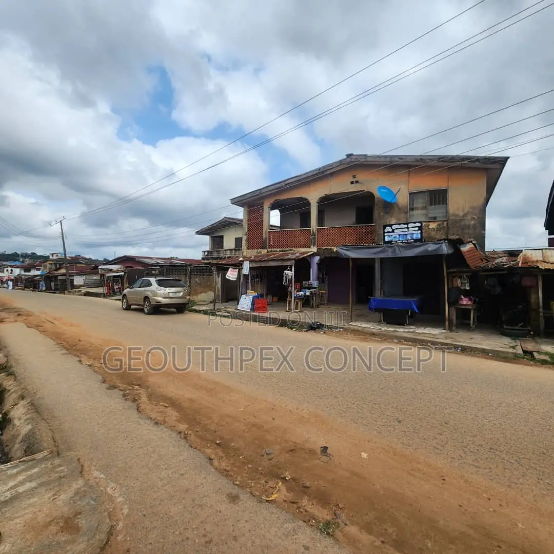 16bdrm House in Agbowo for sale in Agbowo