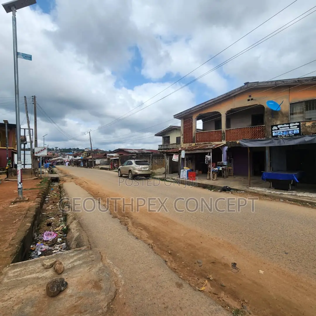 16bdrm House in Agbowo for sale in Agbowo