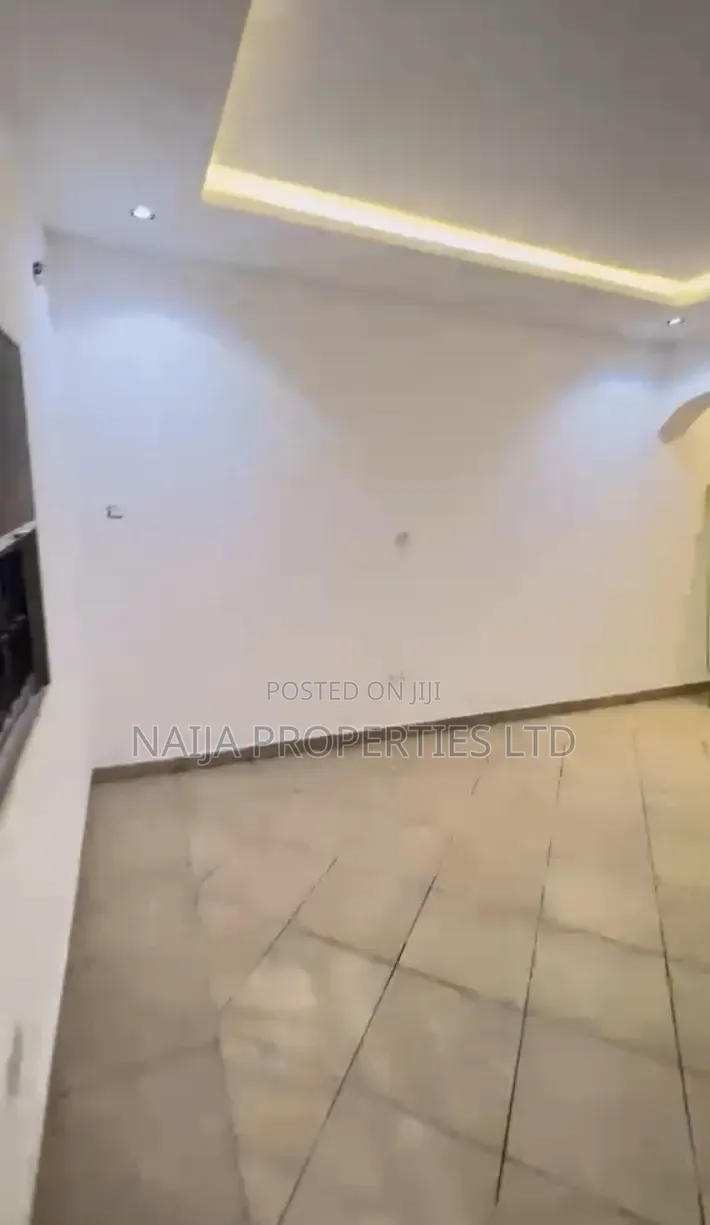 Mini Flat in Ikota Villa Estate for rent in Ikota