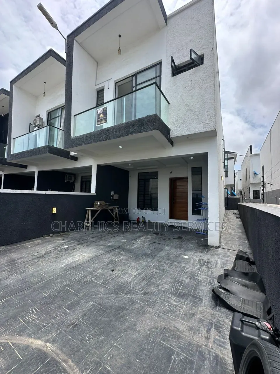 3bdrm Duplex in Ikota for rent in Ikota
