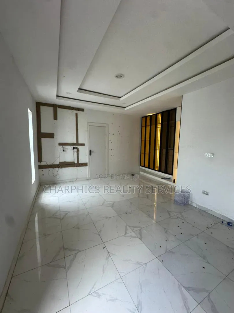 3bdrm Duplex in Ikota for rent in Ikota