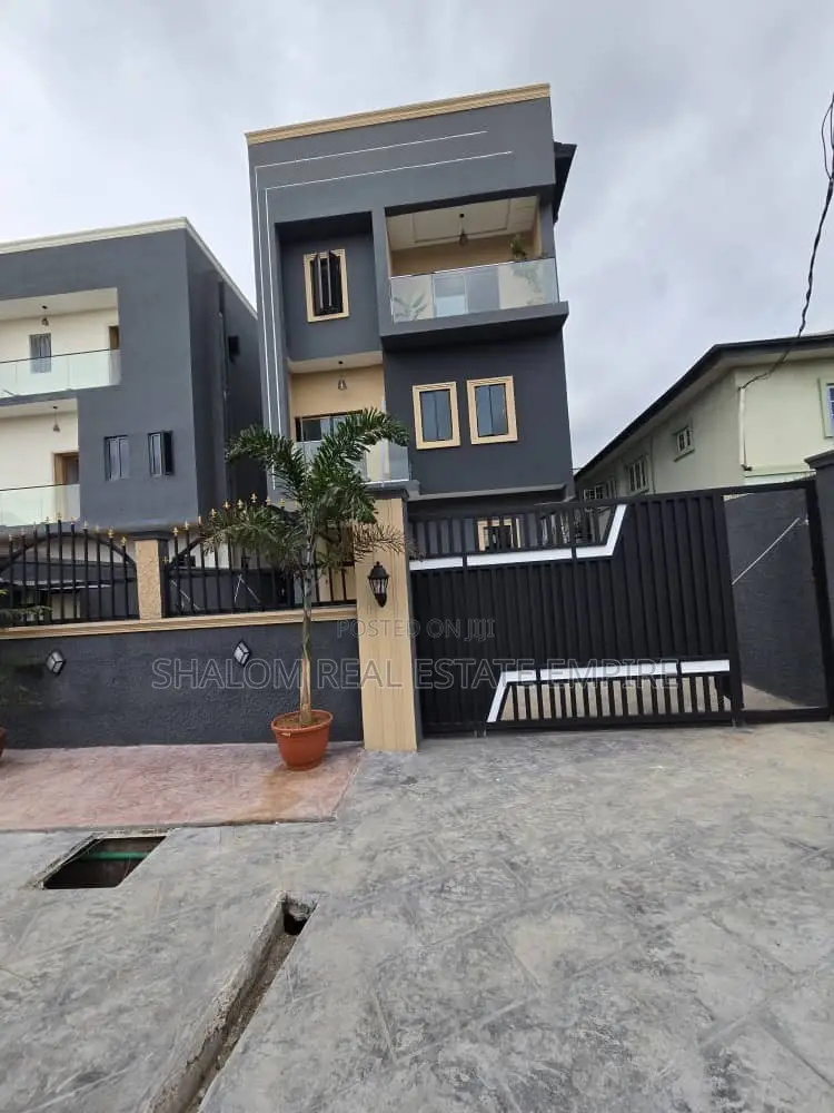 6bdrm Duplex in Magodo Phase 2 for sale in GRA Phase 2 Shangisha