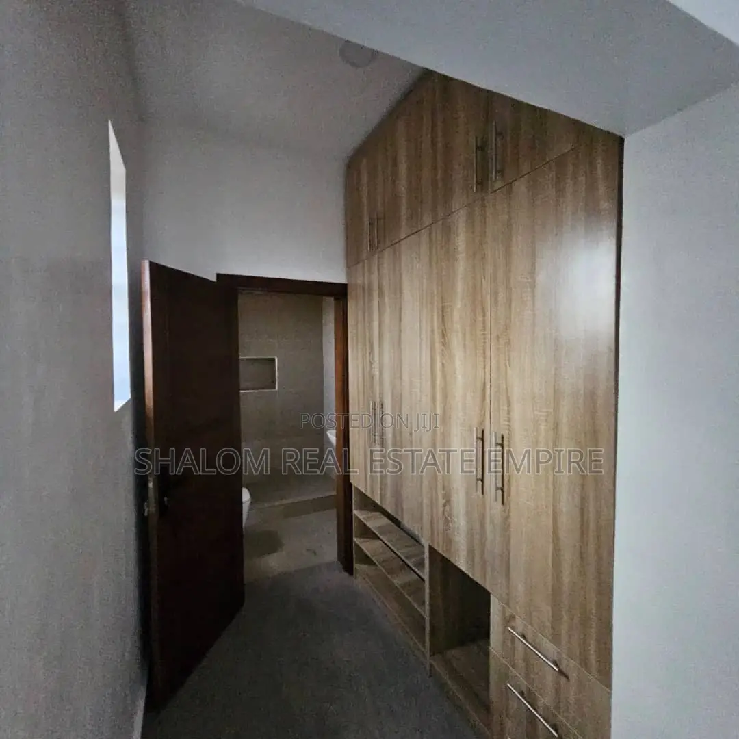 7bdrm Duplex in Magodo Phase 2 for sale in GRA Phase 2 Shangisha