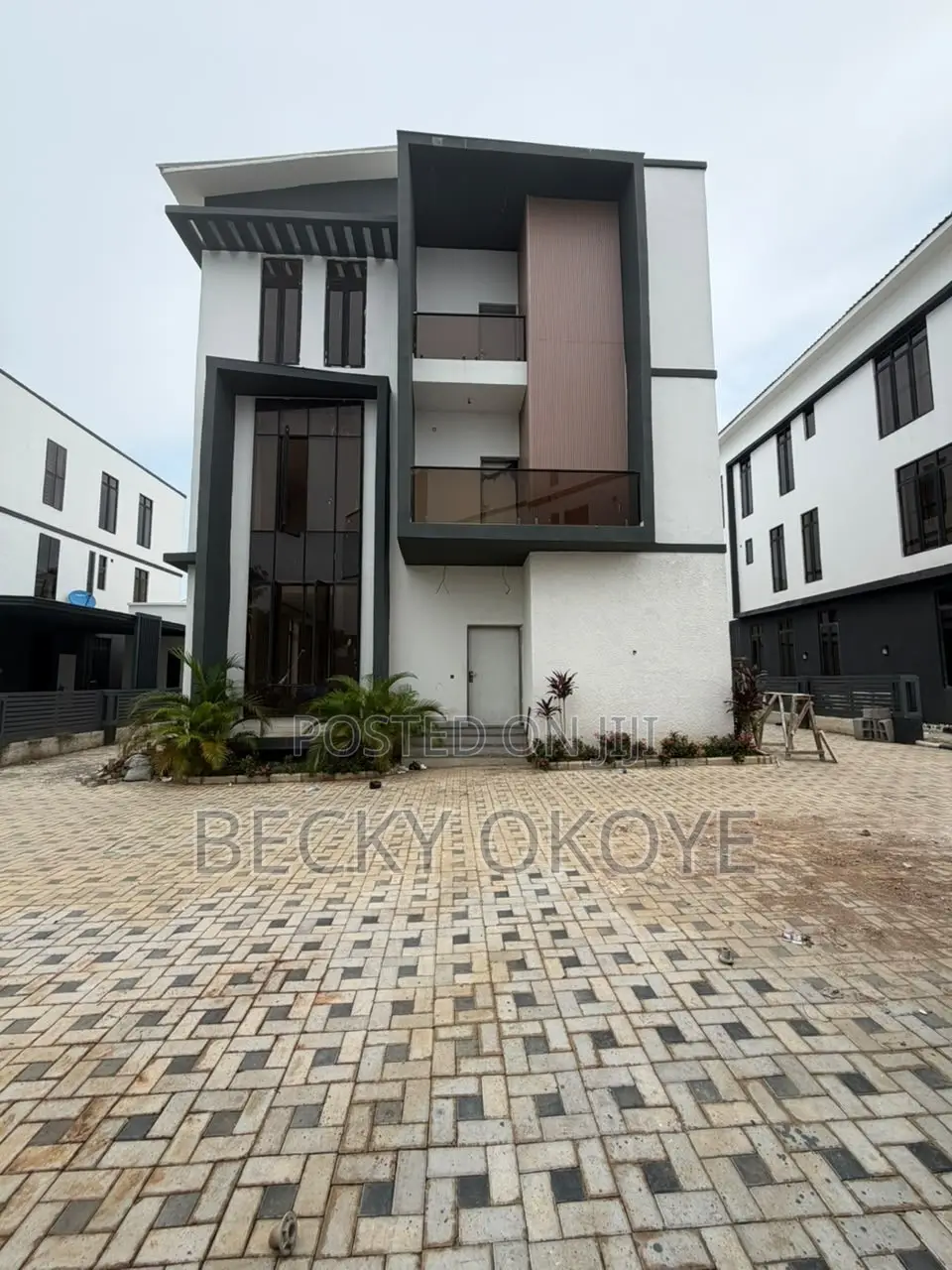 6bdrm Duplex in Mabushi for sale in Mabushi