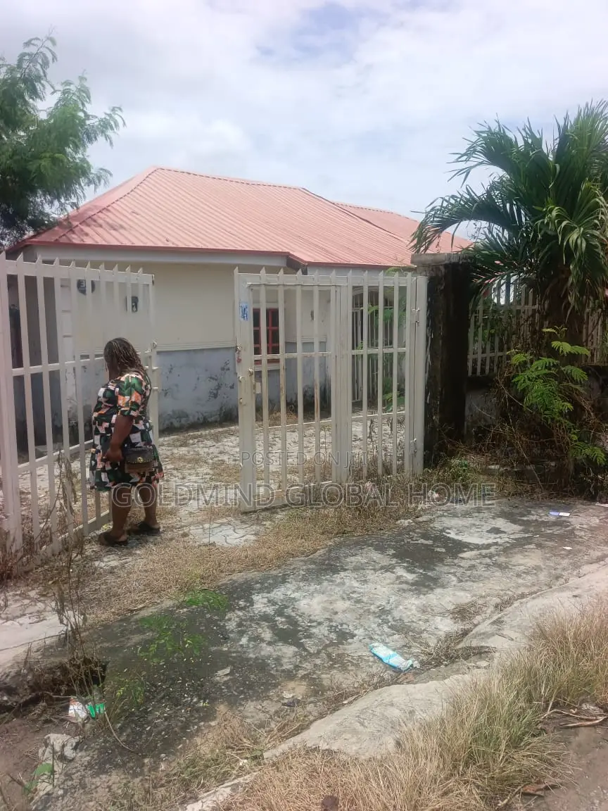 3bdrm Bungalow in Along Von Estate, FHA for sale in FHA