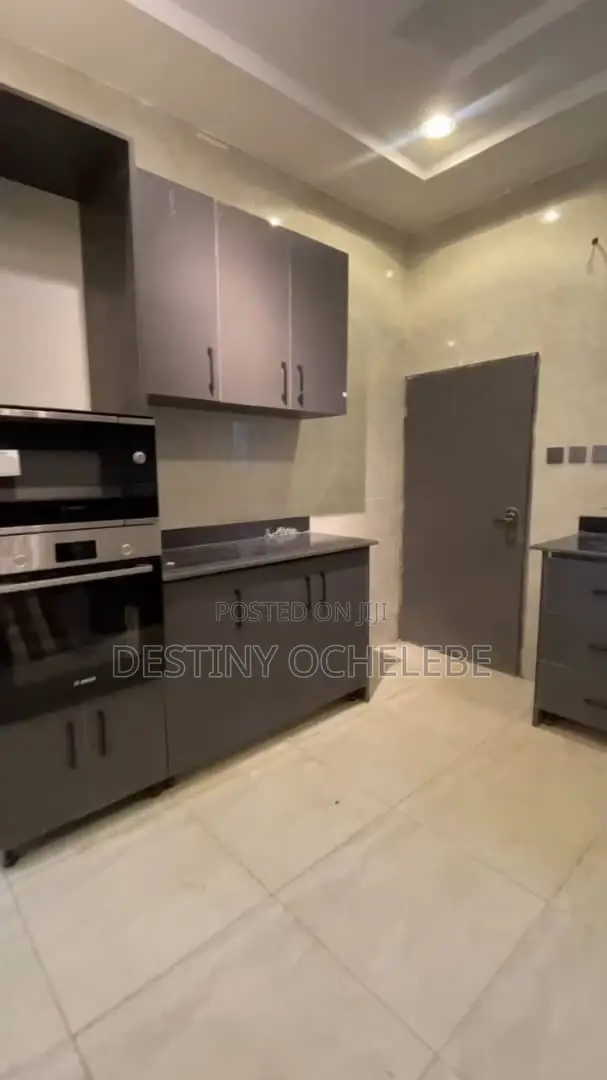 5bdrm Duplex in Idu for sale in Idu
