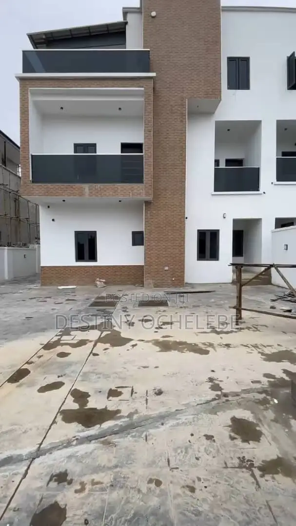 5bdrm Duplex in Idu for sale in Idu