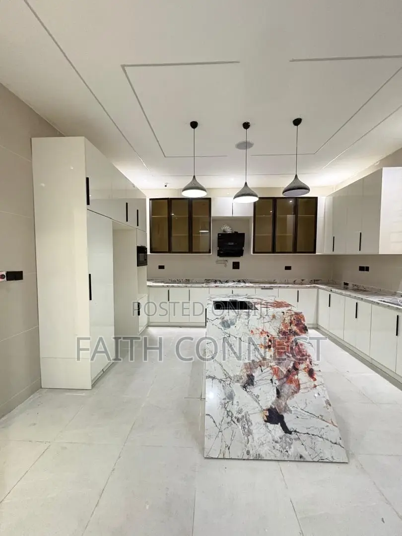 5bdrm Duplex in Ikota for sale in Ikota
