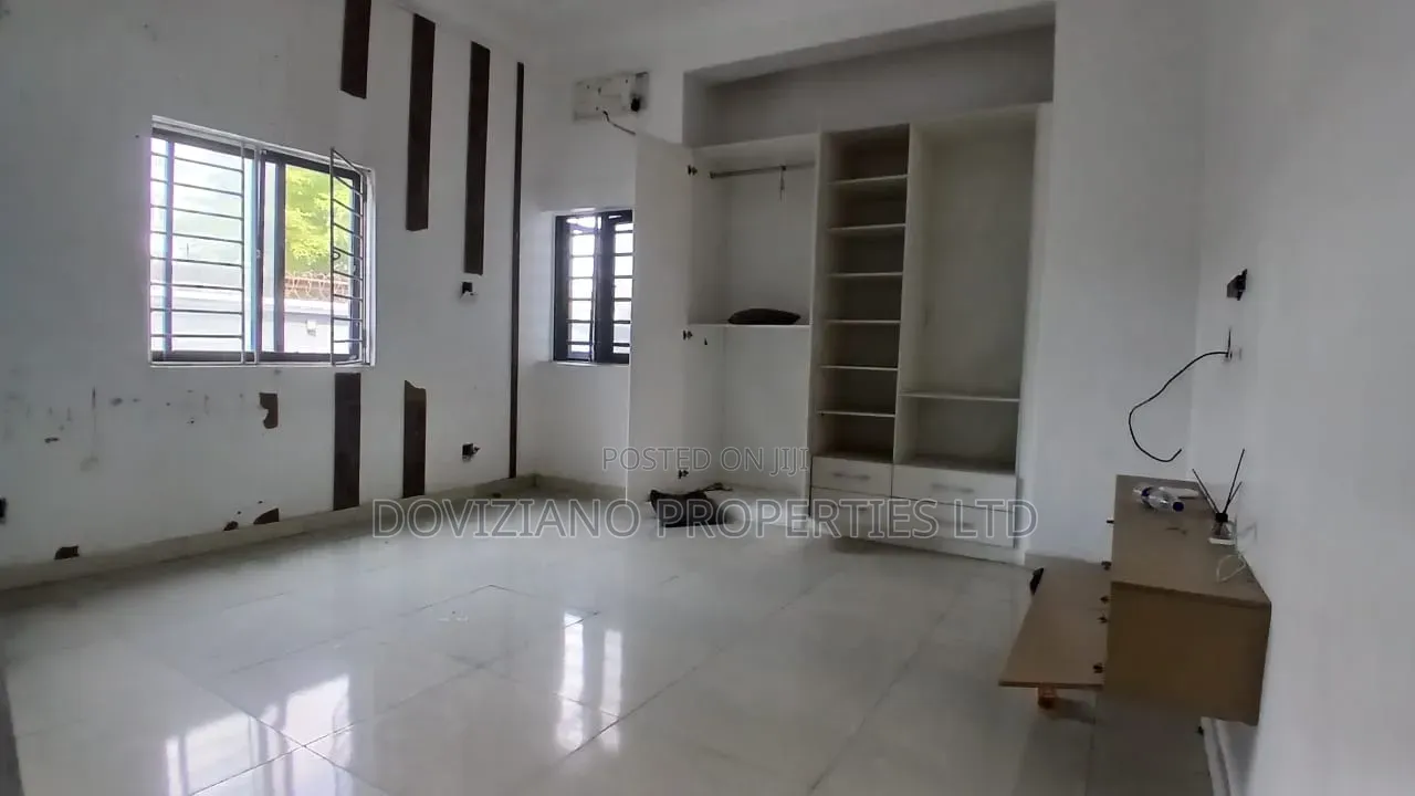 3bdrm Block of Flats in Lekki Phase 1 for rent in Lekki Phase 1