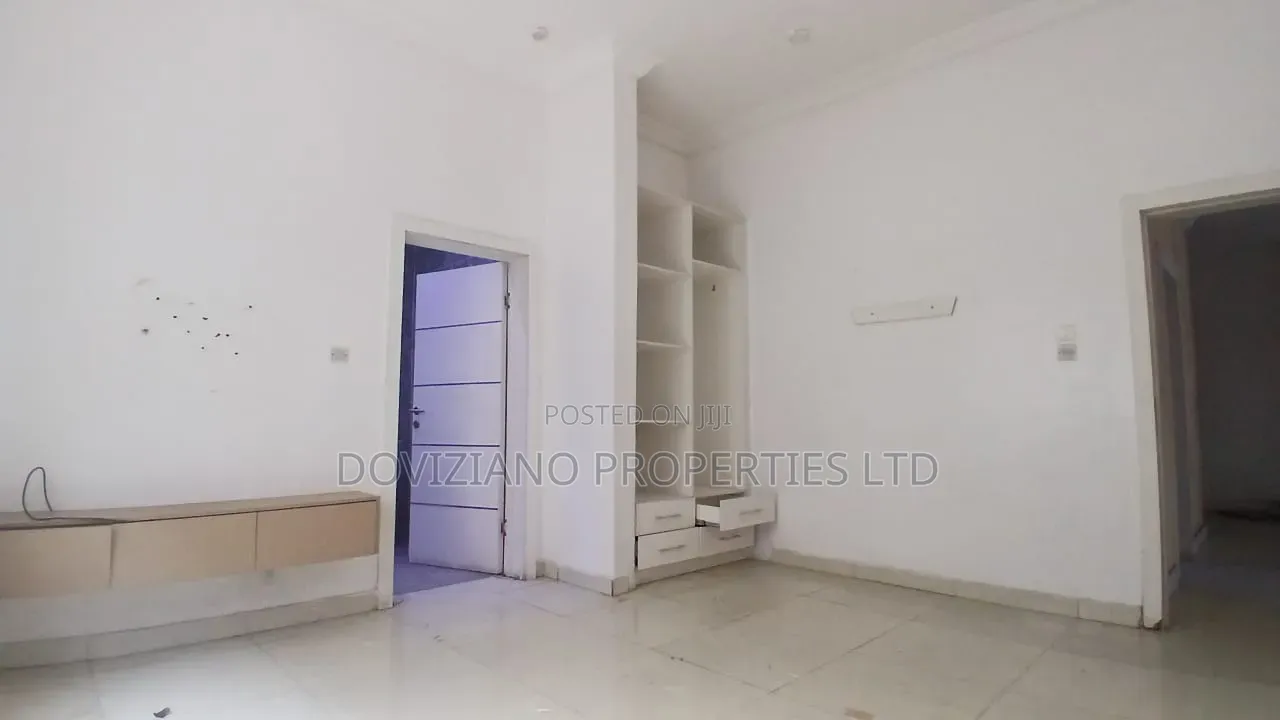 3bdrm Block of Flats in Lekki Phase 1 for rent in Lekki Phase 1