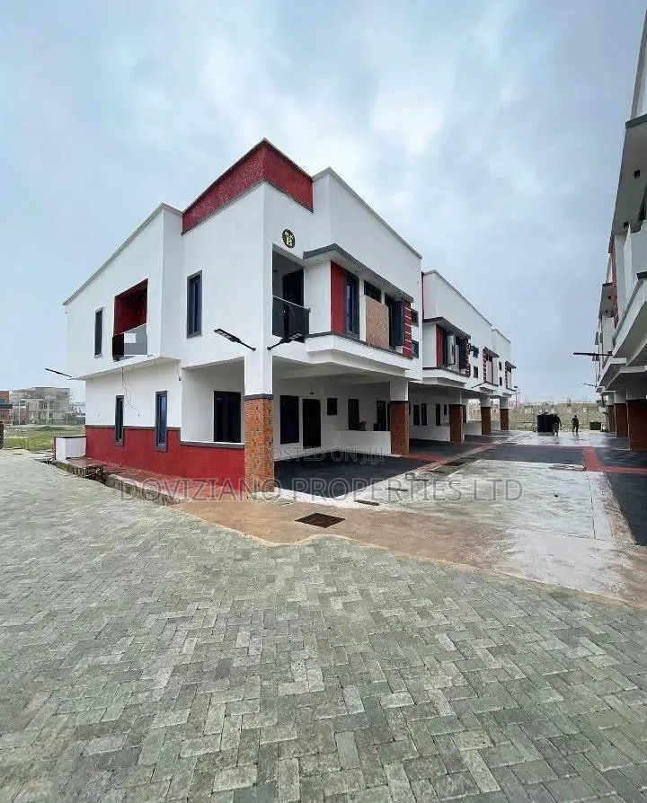 4bdrm Duplex in Ikota for sale in Ikota