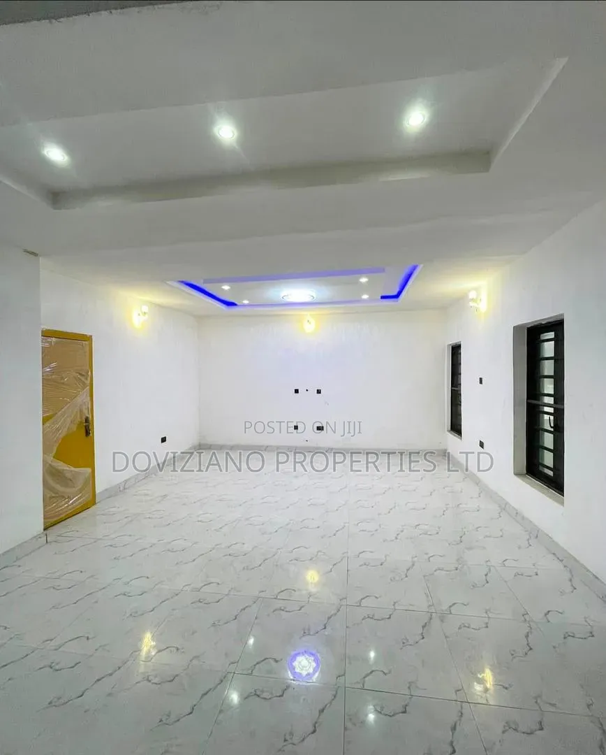 4bdrm Duplex in Ikota for sale in Ikota