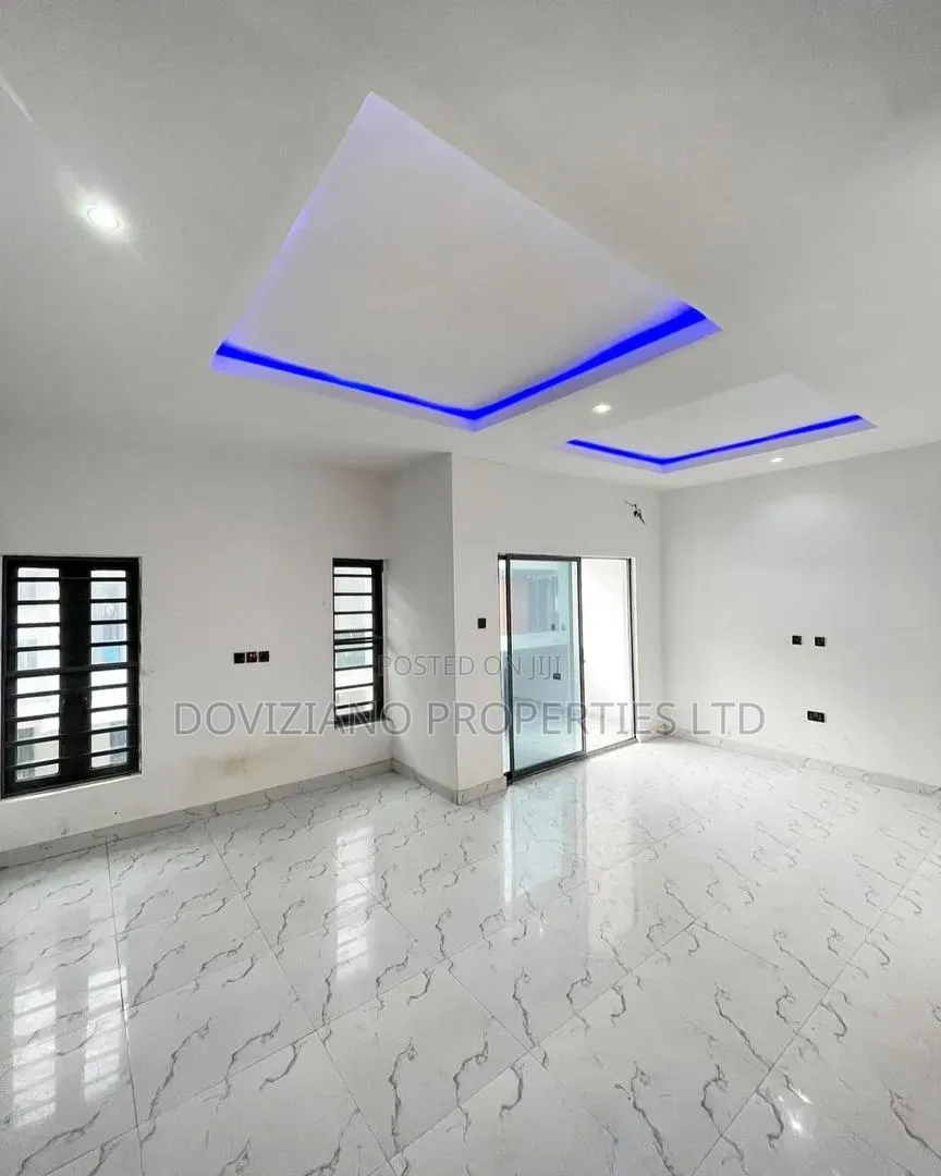4bdrm Duplex in Ikota for sale in Ikota