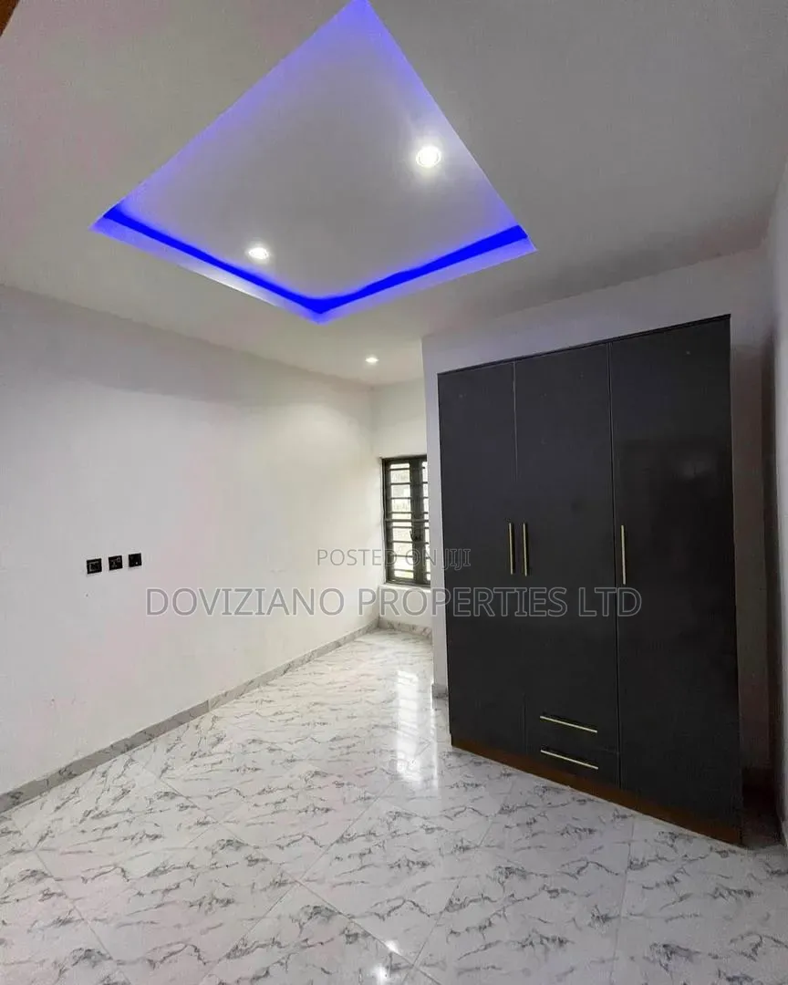 4bdrm Duplex in Ikota for sale in Ikota