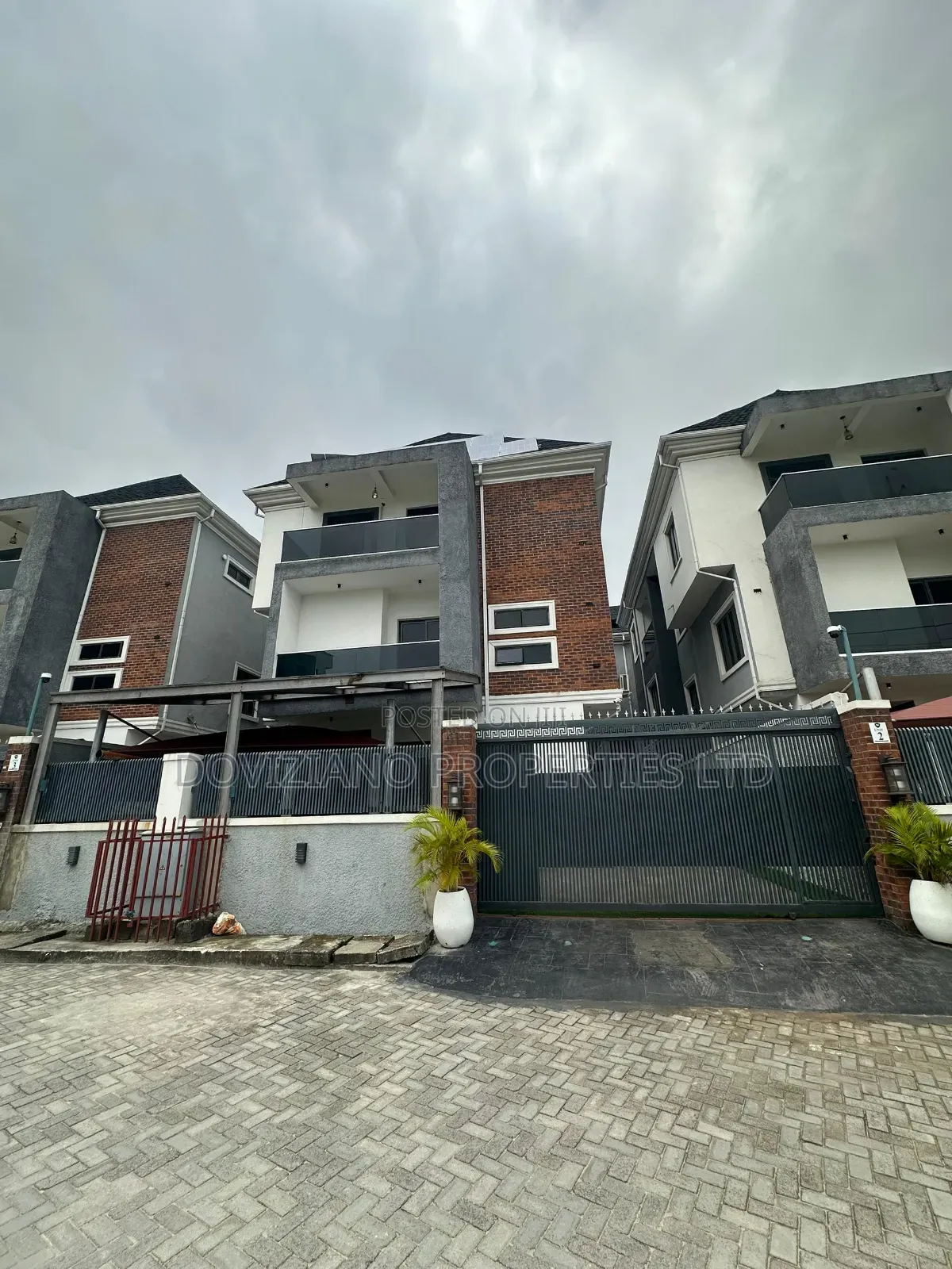 5bdrm Duplex in Ikate for sale in Ikate