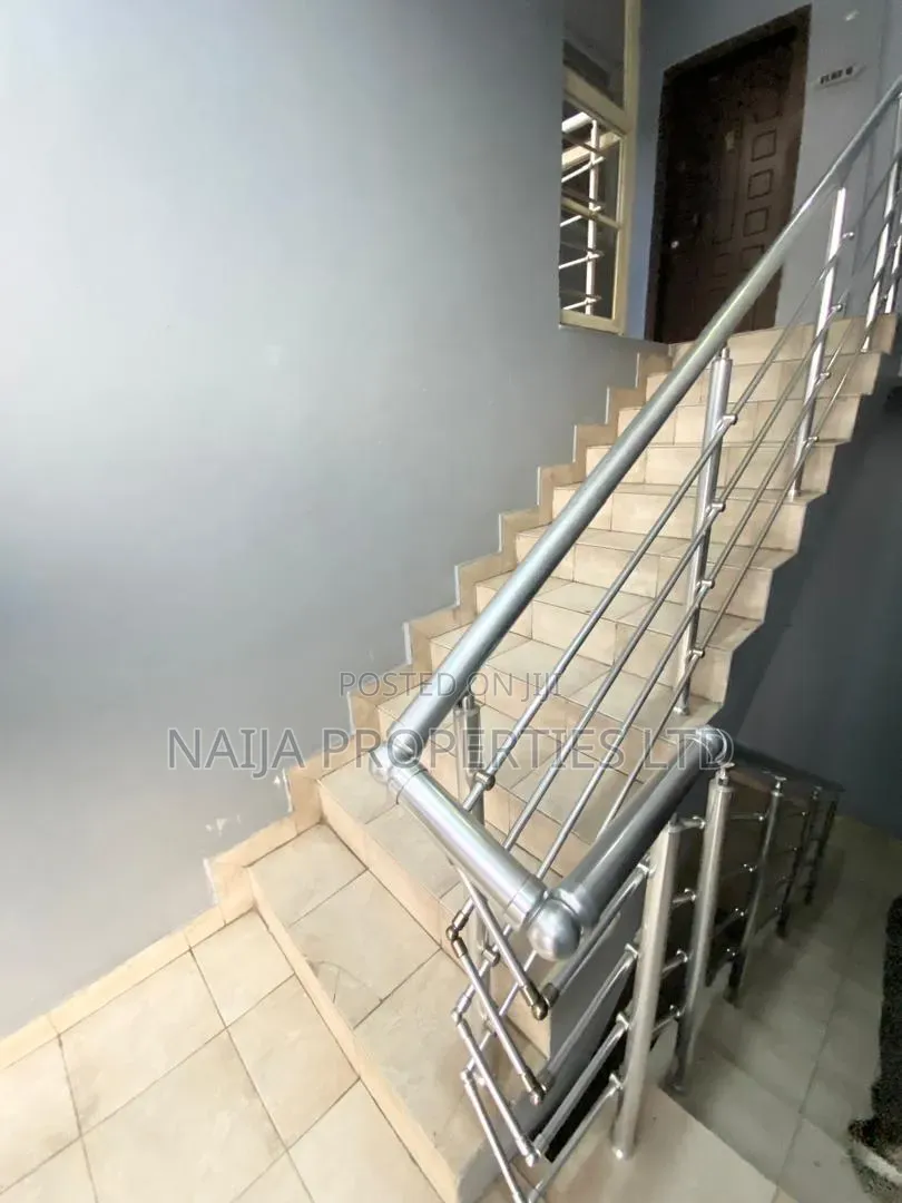 2bdrm Apartment in Lekki Phase 1 Right for rent in Lekki Phase 1