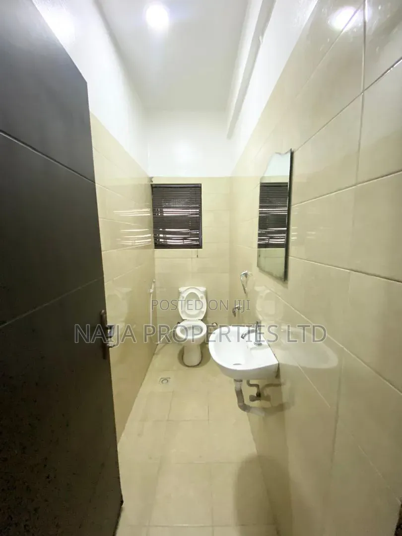 2bdrm Apartment in Lekki Phase 1 Right for rent in Lekki Phase 1