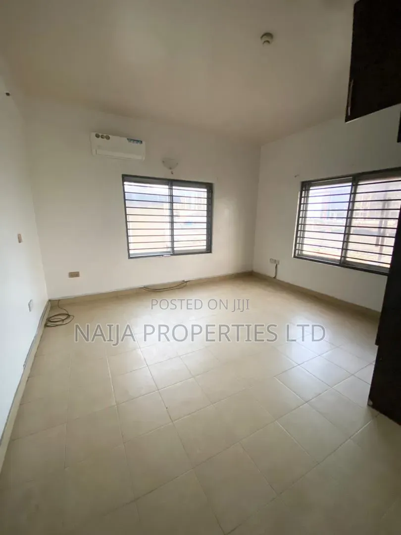 2bdrm Apartment in Lekki Phase 1 Right for rent in Lekki Phase 1
