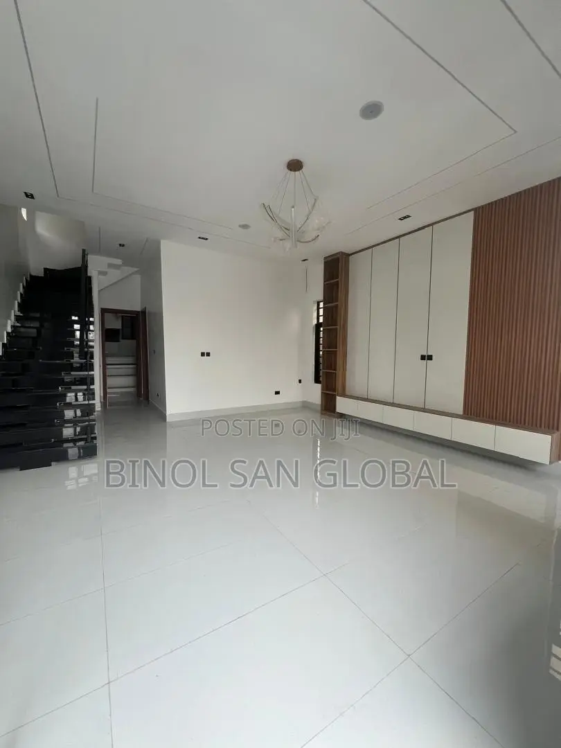 5bdrm Duplex in Thomas Estate, Ajah for sale in Ajah