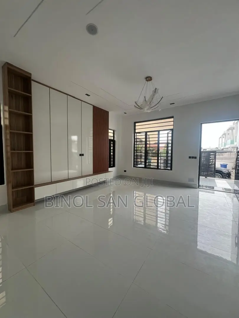 5bdrm Duplex in Thomas Estate, Ajah for sale in Ajah
